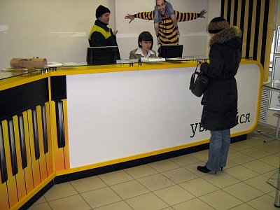 Стойки-столы из МДФ со световой передней частью