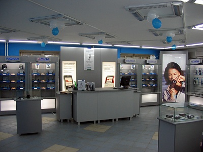 внутреннее комплексное оформление в салоне "Цифроград" по Ленинскому проспекту,32 