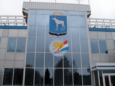 Наклейка на фасаде аэропорта Йошкар-Ола