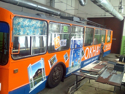 Комбинированное оформление троллейбуса: покраска и плёнки