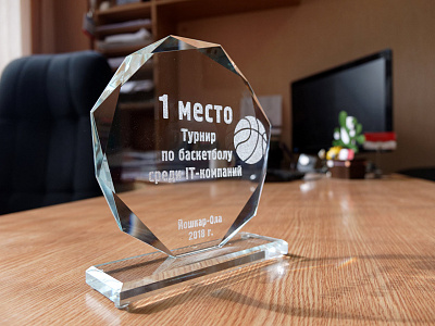 Лазерная гравировка на стеклянном кубке